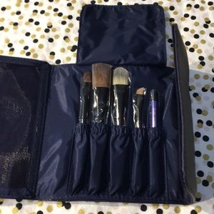 Estee Lauder makeup case and 5 brushes